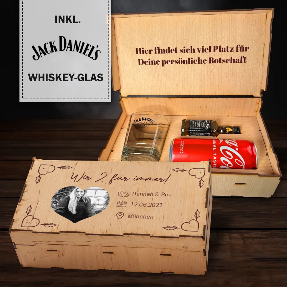 mockup--jack-cola-mit-glas-offen