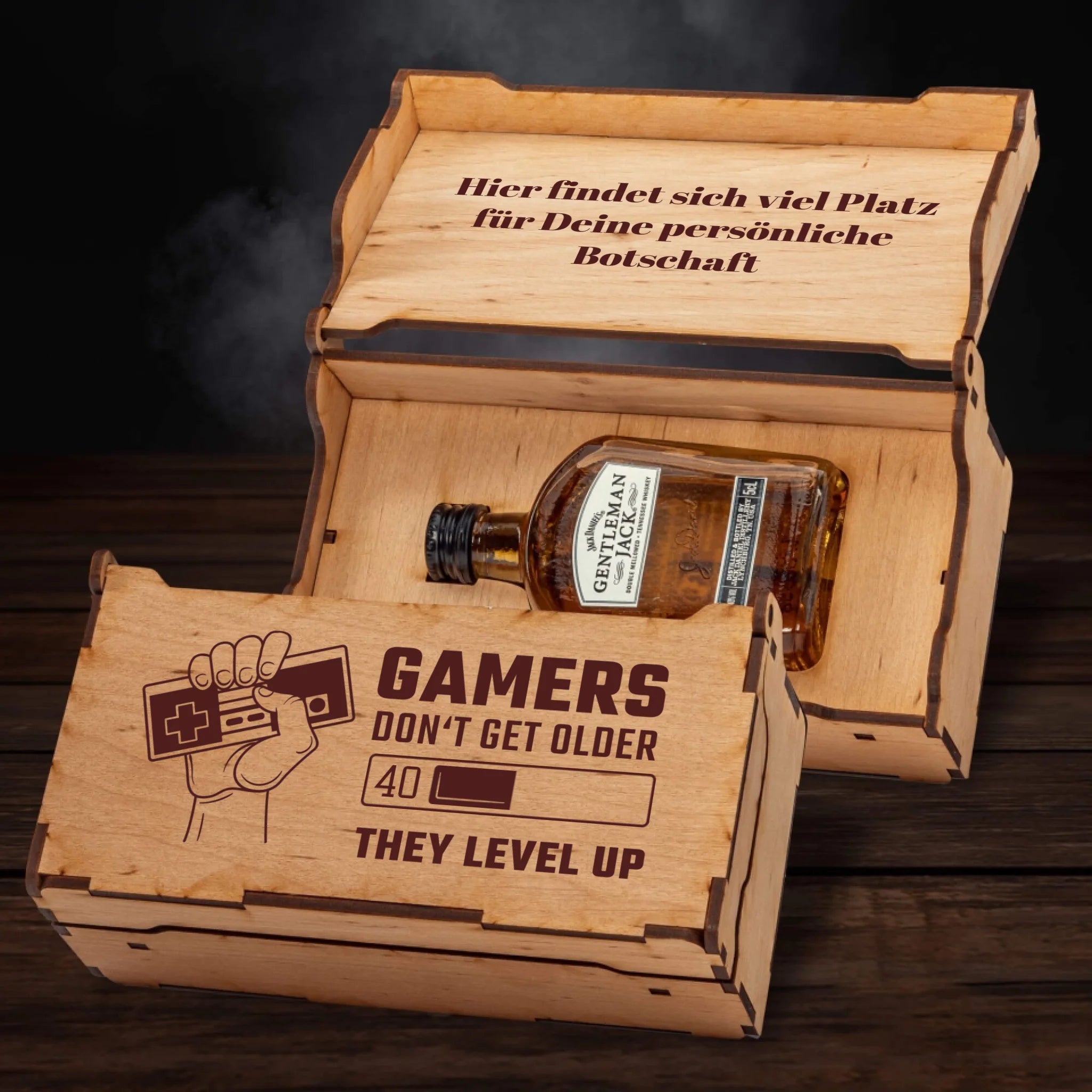 Jack Daniel's Geschenkbox - Gamers don't get older, they level up - personalisierbar