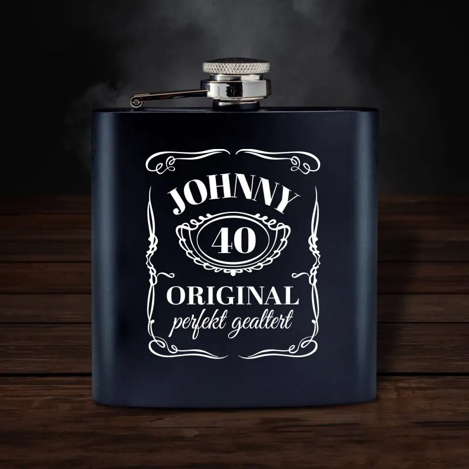 Gravierter Flachmann mit Jackie Geburtstags Motiv, Name & Alter - Customizer - drink4friends