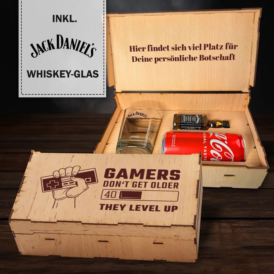 Jack Daniel's Geschenkbox - Gamers don't get older, they level up - personalisierbar - Customizer - drink4friends