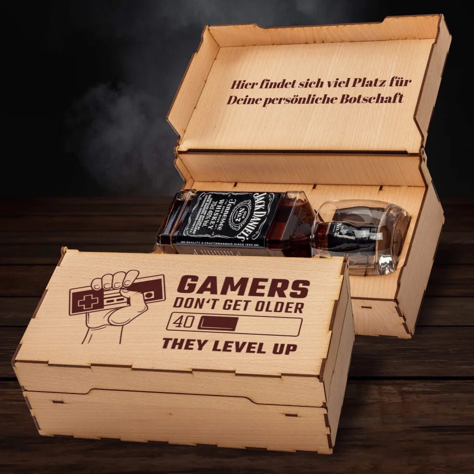 Jack Daniel's Geschenkbox - Gamers don't get older, they level up - personalisierbar - Customizer - drink4friends