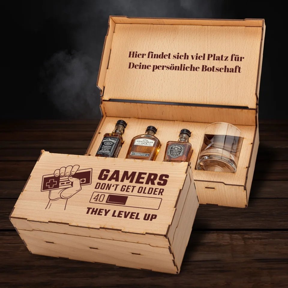 Jack Daniel's Geschenkbox - Gamers don't get older, they level up - personalisierbar - Customizer - drink4friends