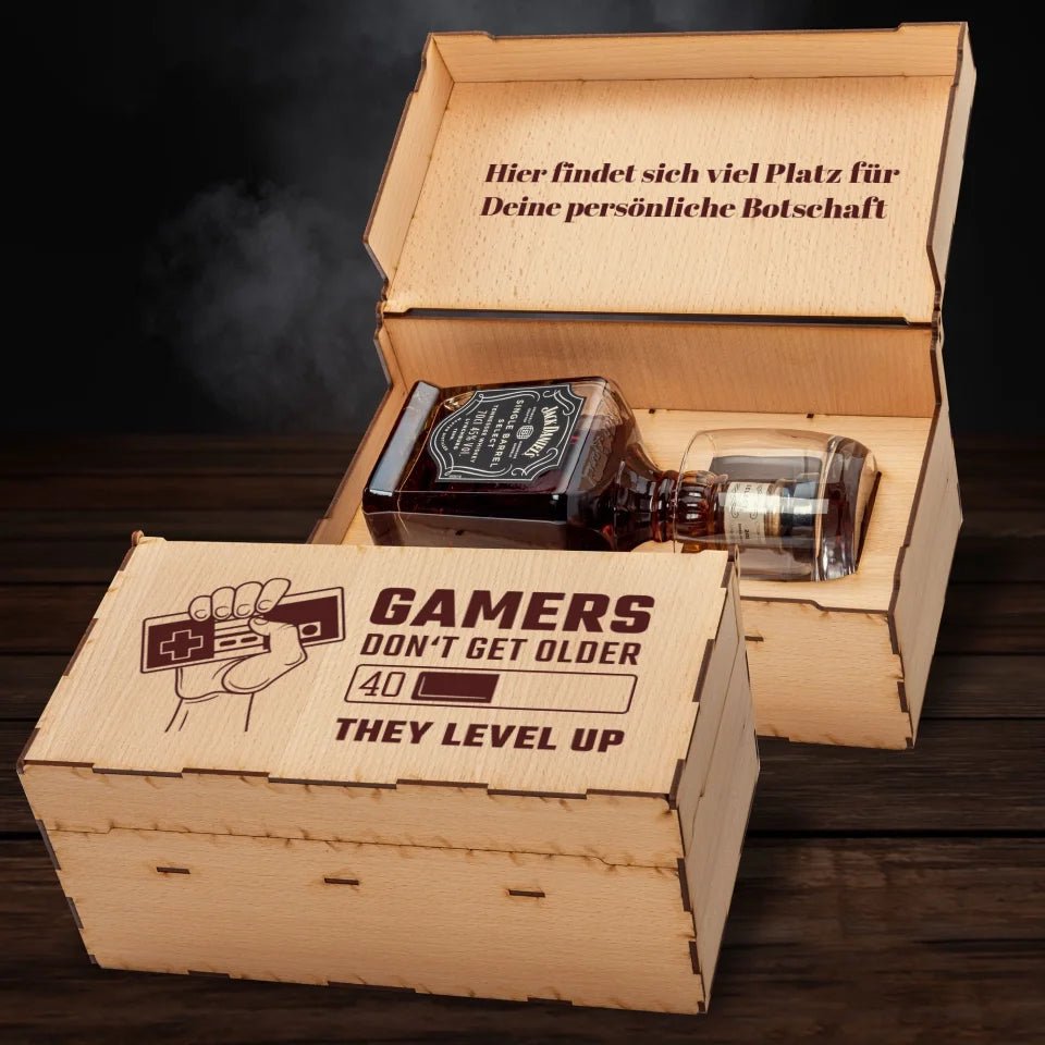 Jack Daniel's Geschenkbox - Gamers don't get older, they level up - personalisierbar - Customizer - drink4friends