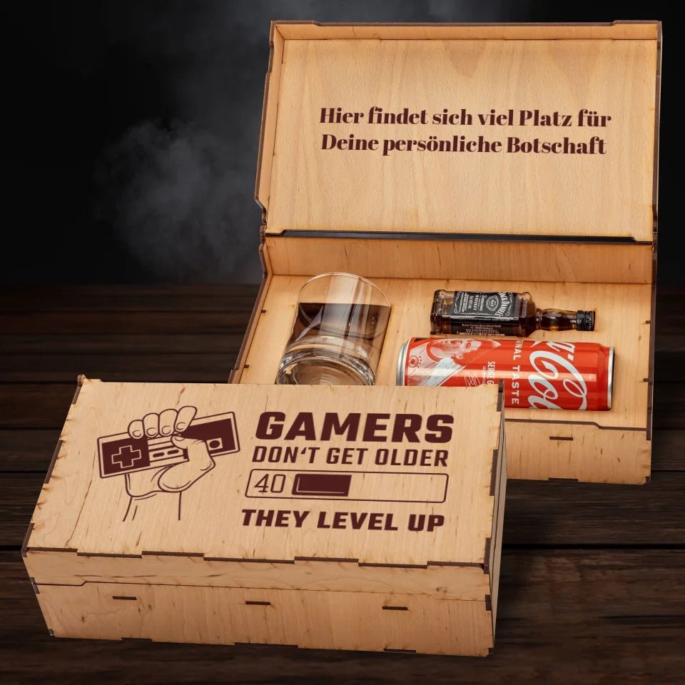 Jack Daniel's Geschenkbox - Gamers don't get older, they level up - personalisierbar - Customizer - drink4friends