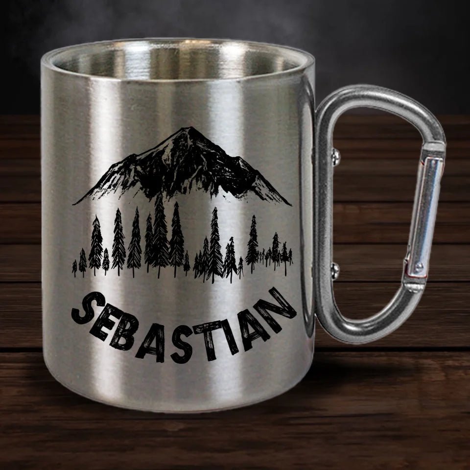 Personalisierte Karabiner Tasse - Geschenk für Camper, Wanderer, Naturliebhaber - Berglandschaft - Customizer - drink4friends