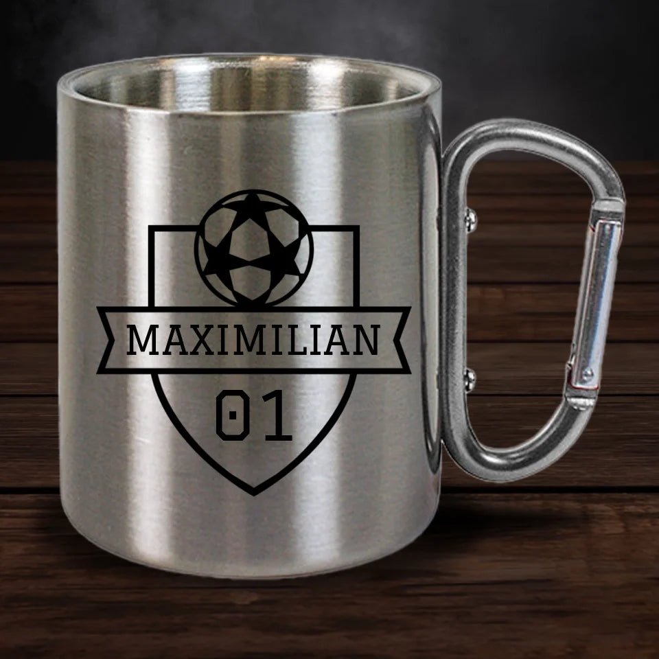 Personalisierte Karabiner Tasse mit Fußballwappen & Name - Customizer - drink4friends