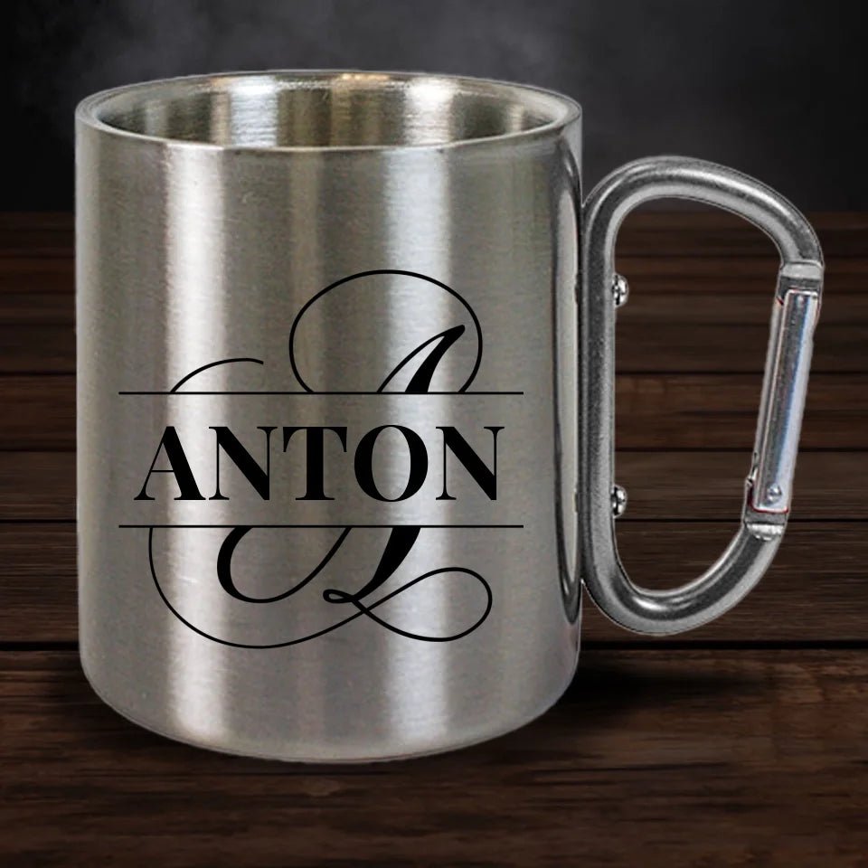 Personalisierte Karabiner Tasse mit Kalligrafie Buchstabe & Name - Customizer - drink4friends